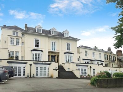 The Mount, 1 bedroom  Flat for sale, £290,000