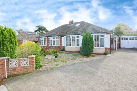 Albion Avenue, 2 bedroom Semi Detached Bungalow for sale, £270,000