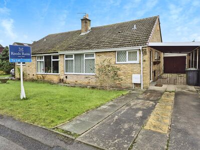 Arundel Grove, 2 bedroom Semi Detached Bungalow to rent, £1,250 pcm