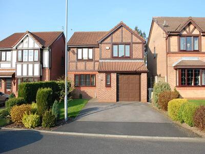 4 bedroom Detached House to rent