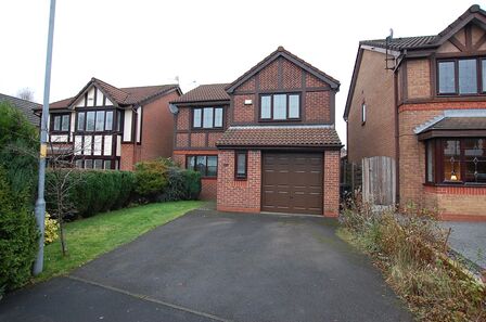 4 bedroom Detached House to rent