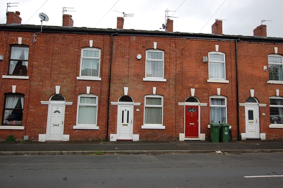 Main image of 2 bedroom Mid Terrace House to rent, Waterloo Street, Ashton-under-Lyne, Greater Manchester, OL6