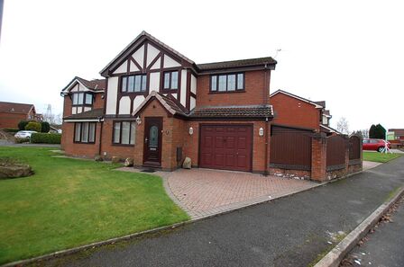 Fieldfare Way, 4 bedroom Semi Detached House to rent, £1,600 pcm