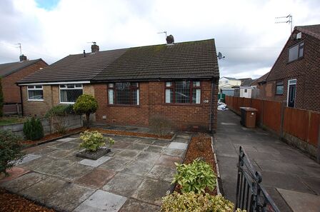 Lodge Lane, 2 bedroom Semi Detached Bungalow to rent, £1,100 pcm