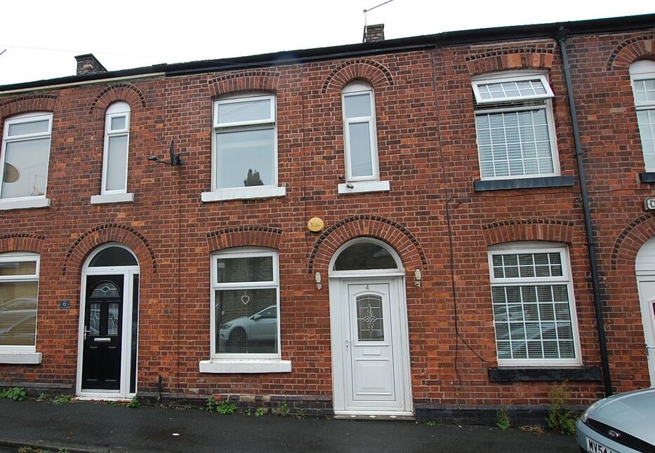 2 bedroom Mid Terrace House for sale