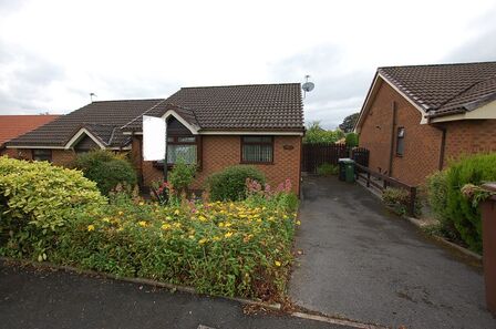 Rushmere, 2 bedroom Semi Detached Bungalow to rent, £995 pcm