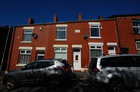 2 bedroom Mid Terrace House for sale