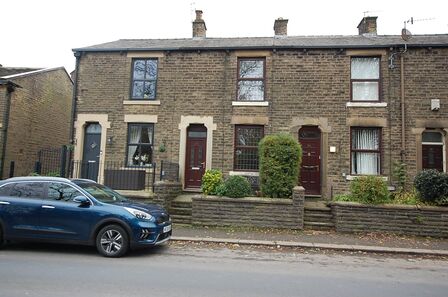 2 bedroom Mid Terrace House to rent