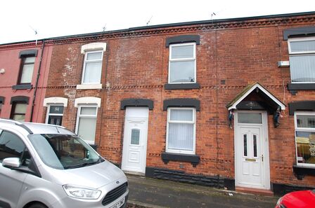 2 bedroom Mid Terrace House for sale