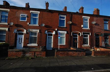 Kings Road, 2 bedroom Mid Terrace House for sale, £150,000