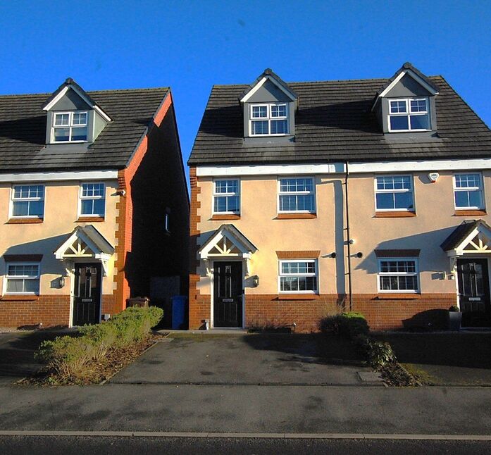 Main image of 3 bedroom Semi Detached House for sale, Eason Way, Ashton-under-Lyne, Greater Manchester, OL6