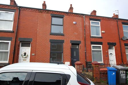 2 bedroom Mid Terrace House to rent