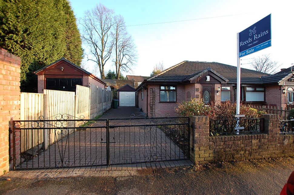 Main image of 2 bedroom Semi Detached Bungalow for sale, Knowle Avenue, Ashton-under-Lyne, Greater Manchester, OL7