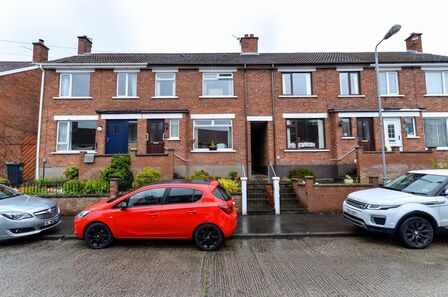 3 bedroom Mid Terrace House for sale