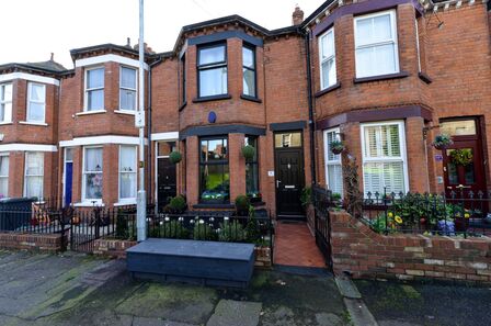 The Mount, 2 bedroom Mid Terrace House for sale, £189,950