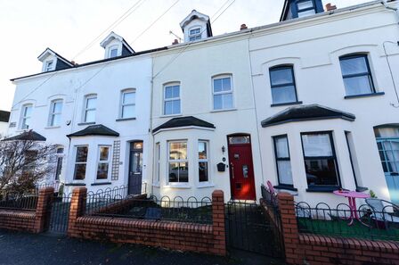 Belmont Avenue, 4 bedroom Mid Terrace House to rent, £1,175 pcm