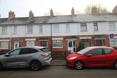 3 bedroom Mid Terrace House to rent