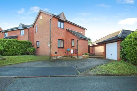 Clough Avenue, 3 bedroom Detached House to rent, £1,100 pcm