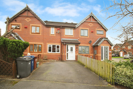 Skipton Close, 2 bedroom Mid Terrace House to rent, £750 pcm