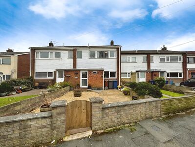 3 bedroom Mid Terrace House for sale