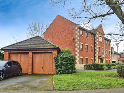 Abbotts Close, 2 bedroom  Flat for sale, £145,000