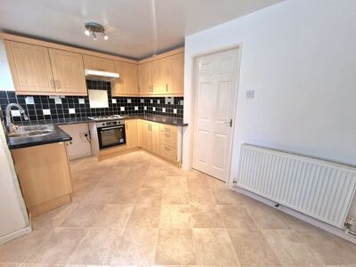 3 bedroom Mid Terrace House for sale