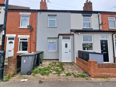 2 bedroom Mid Terrace House for sale