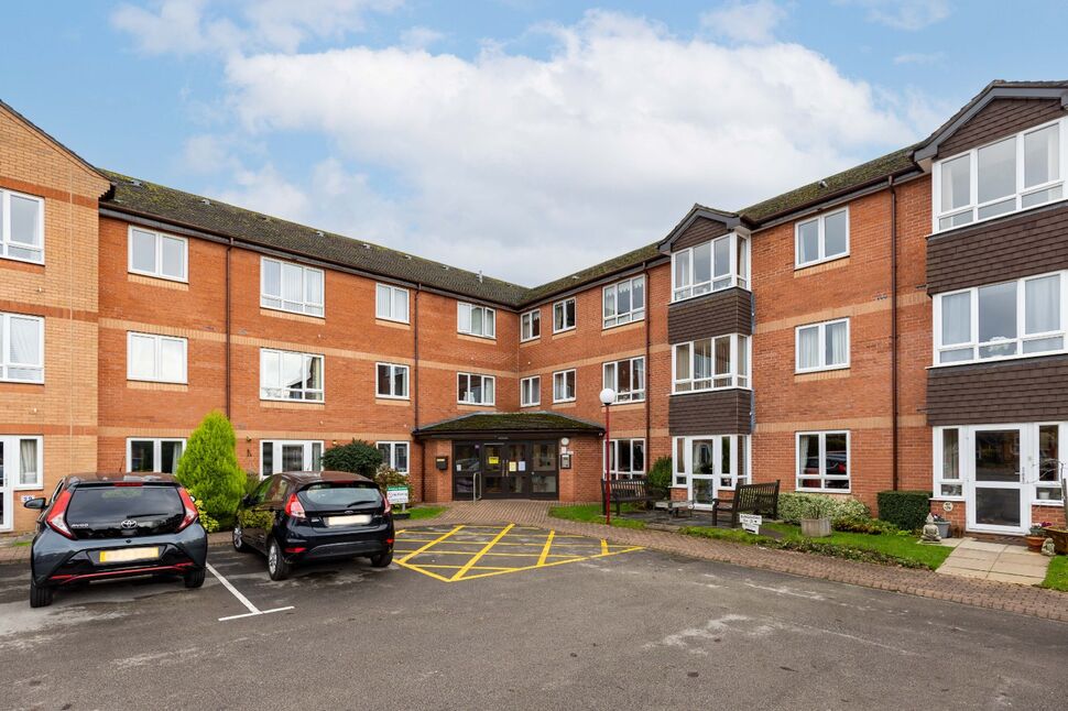 Main image of 2 bedroom  Flat for sale, Ashdene Gardens, Kenilworth, Warwickshire, CV8