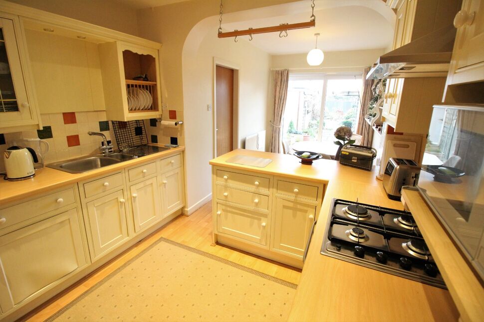 Kitchen / Dining Area