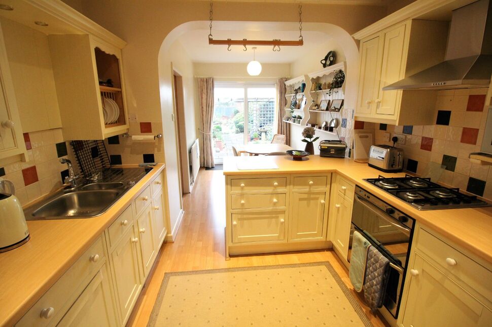 Kitchen / Dining Area