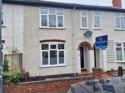 School Lane, 3 bedroom Mid Terrace House to rent, £1,400 pcm