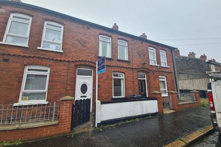 3 bedroom Mid Terrace House to rent