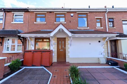 3 bedroom Mid Terrace House to rent