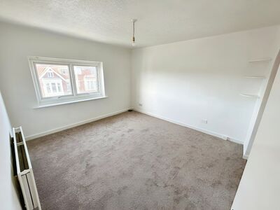 Reads Avenue, 2 bedroom  Flat to rent, £495 pcm