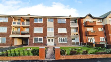 Clifton Drive, 2 bedroom  Flat to rent, £725 pcm