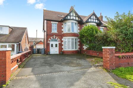 5 bedroom Semi Detached House for sale