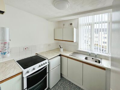 Clifton Drive, 2 bedroom  Flat to rent, £585 pcm