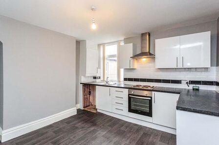 Dean Street, 3 bedroom  Flat to rent, £650 pcm