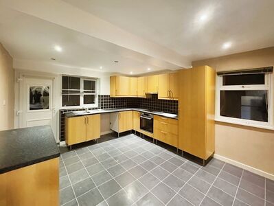 Red Bank Road, 4 bedroom  Flat to rent, £850 pcm