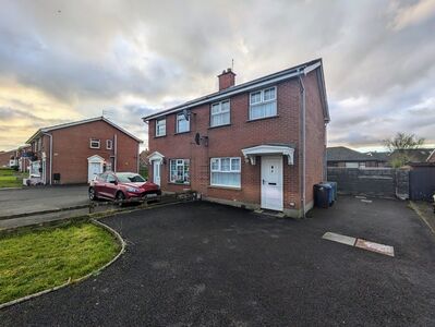 Ashbury Avenue, 3 bedroom Semi Detached House to rent, £900 pcm