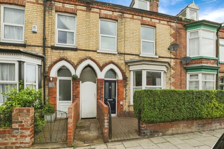 5 bedroom Mid Terrace House for sale