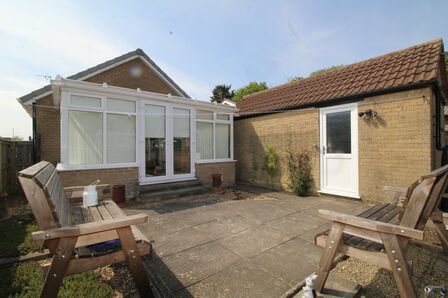 Pinfold Gardens, 2 bedroom Detached Bungalow for sale, £215,000