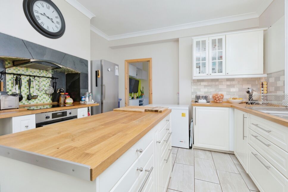 Main image of 8 bedroom Mid Terrace House for sale, Trinity Road, Bridlington, East Yorkshire, YO15