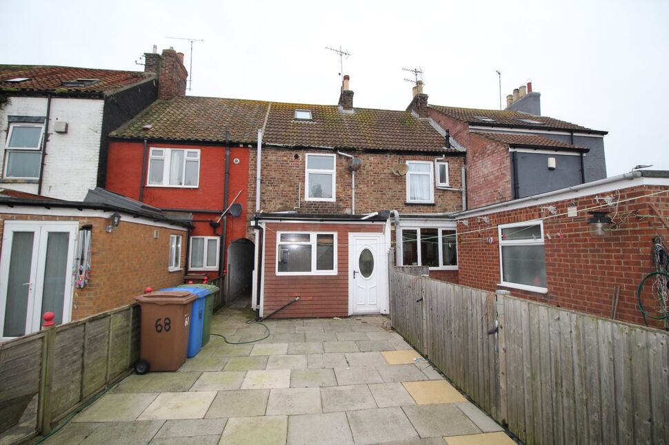 Main image of 1 bedroom Mid Terrace House for sale, North Street, Bridlington, East Yorkshire, YO15