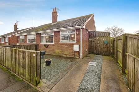 Applegarth Lane, 2 bedroom Semi Detached Bungalow for sale, £159,950