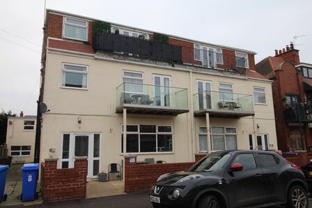 Summerfield Road, 2 bedroom  Flat for sale, £129,950