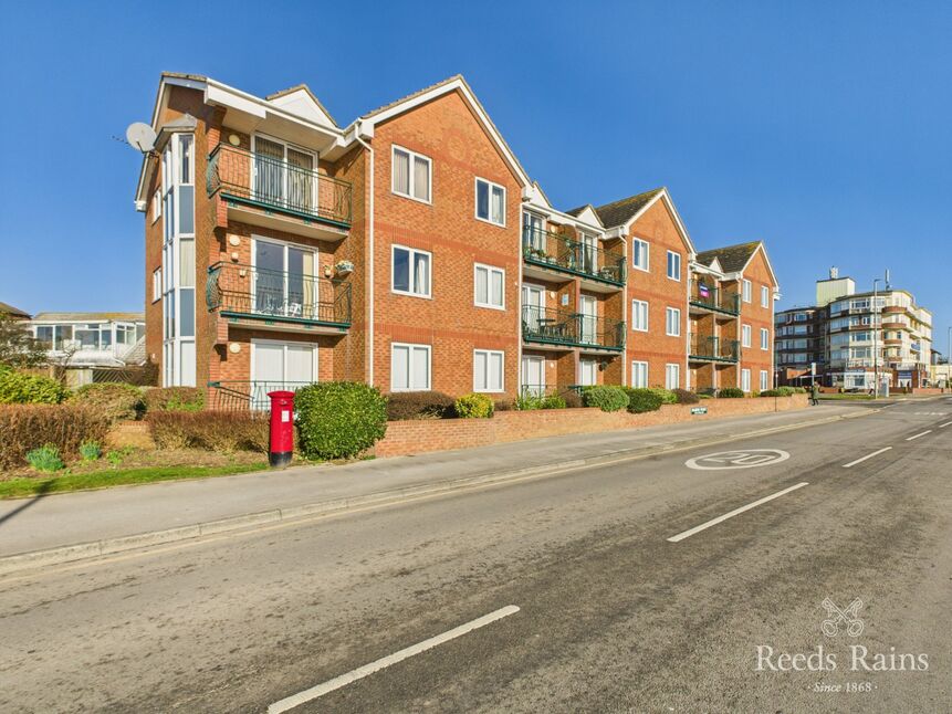 Main image of 1 bedroom  Flat for sale, North Marine Drive, Bridlington, East Yorkshire, YO15