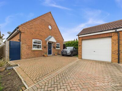 Chapel Close, 3 bedroom Detached House for sale, £304,950