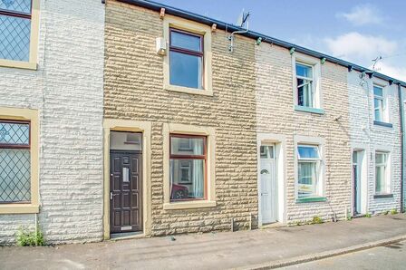 Scarlett Street, 2 bedroom Mid Terrace House to rent, £550 pcm