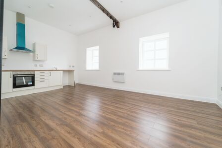 Healey Wood Road, 2 bedroom  Flat to rent, £700 pcm
